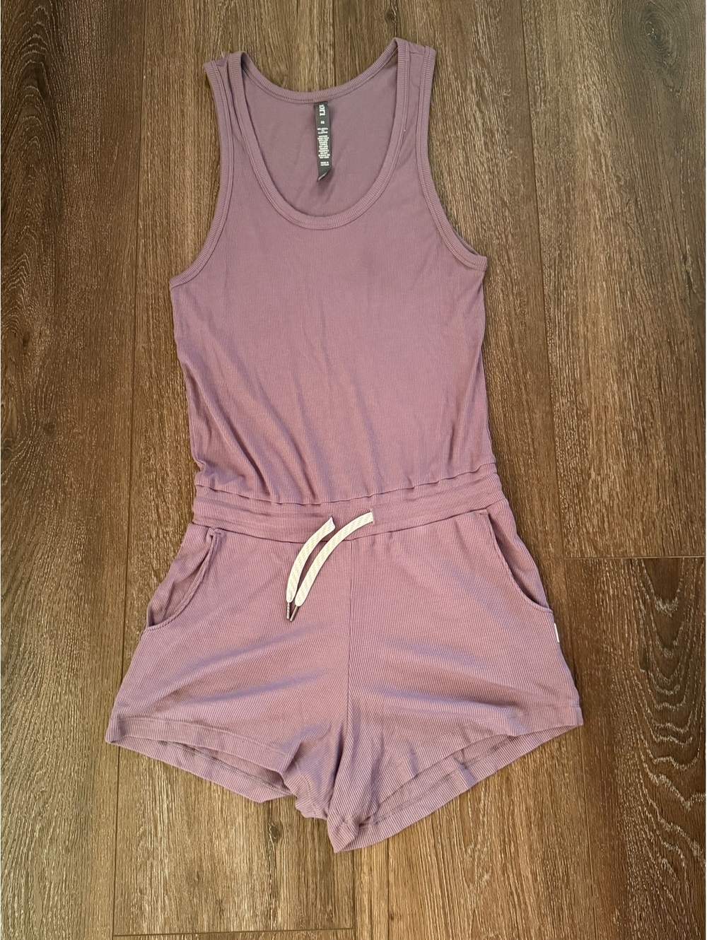 Vuori Torrey Romper XS Sawyer Mauve Ribbed Racerback Drawstring Shorts